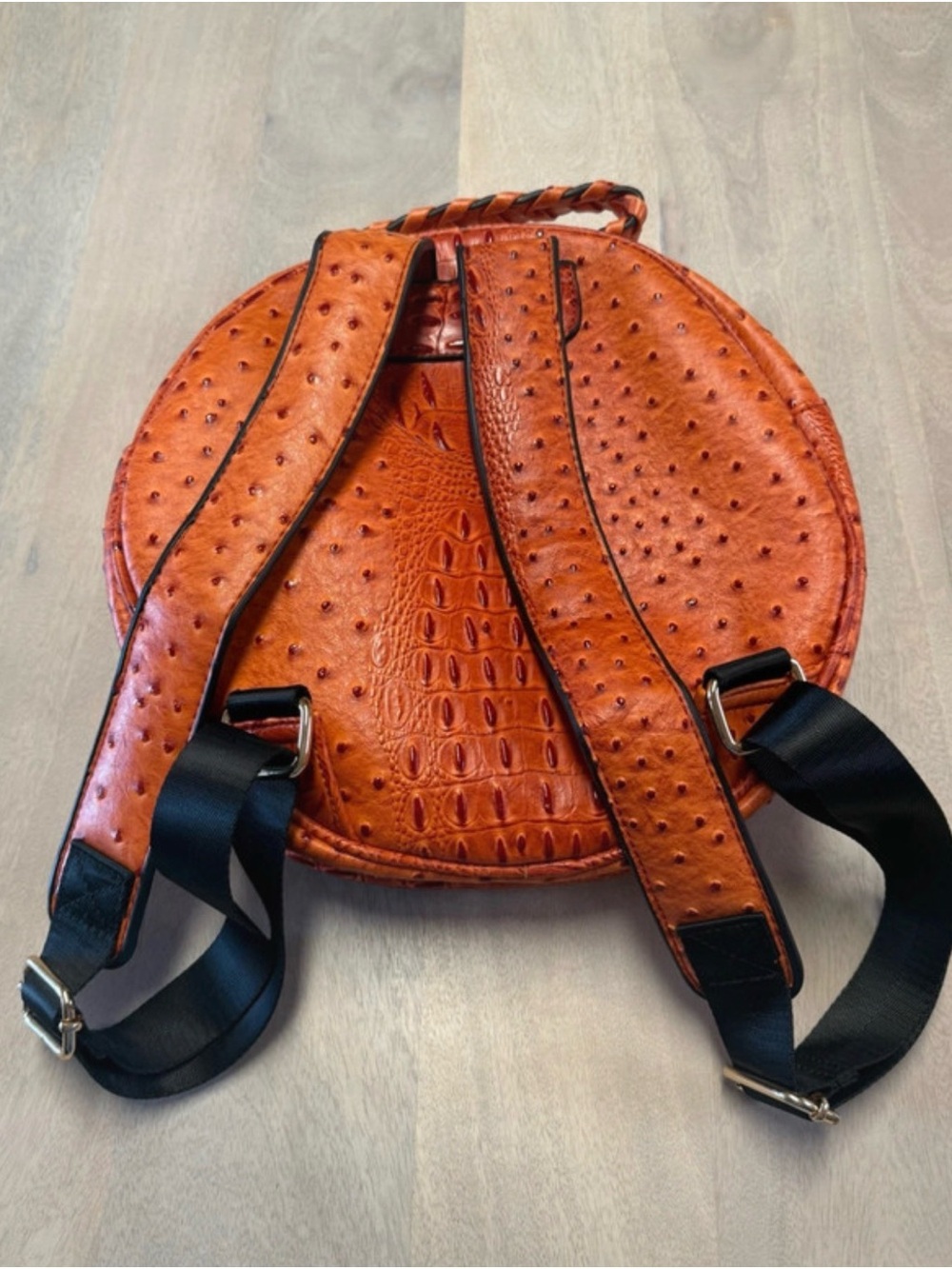 Round Ostrich-Texture Faux Leather Backpack Purse & Matching Wallet - Picture 5 of 11